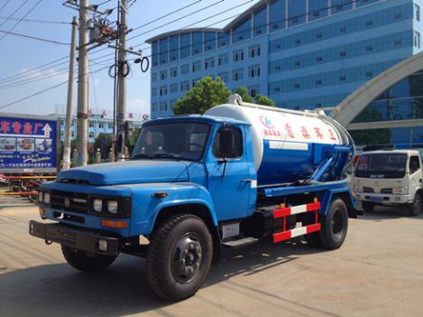Dongfeng 140 suction sewage truck