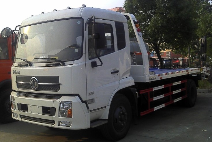 Dongfeng Tianjin wrecker truck